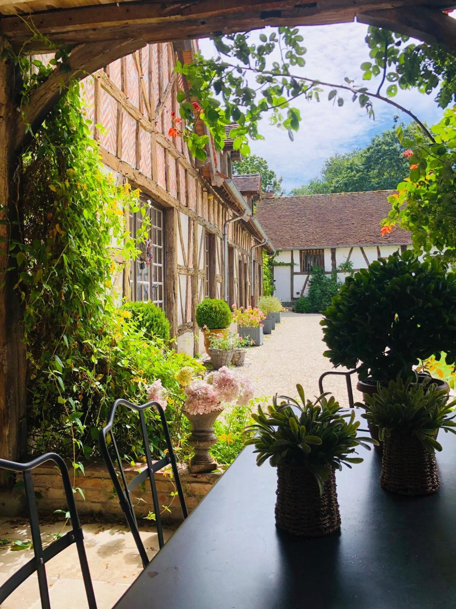 Le Pigeonnier De La Farge (Adults Only) Acomodação com café da manhã Chaumont-sur-Tharonne Exterior foto